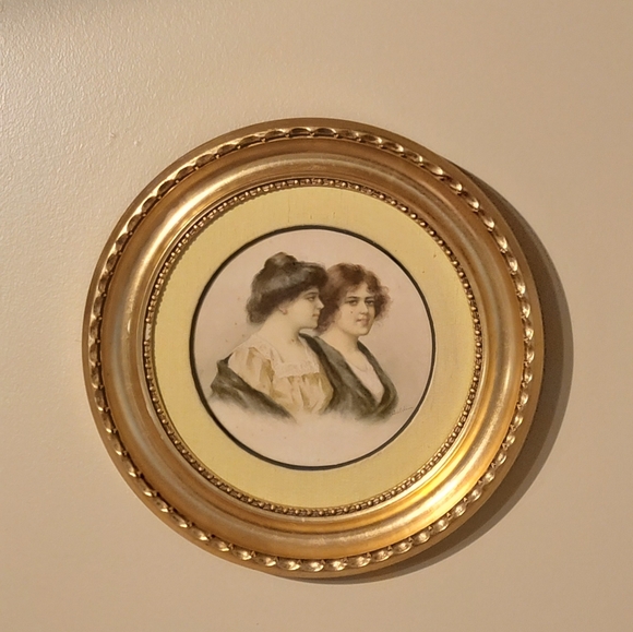 VINTAGE REAR SIGNED WATERCOLOR PAINTING IN 13.5 " A GOLD GILTED ROUND FRAME - Picture 2 of 16